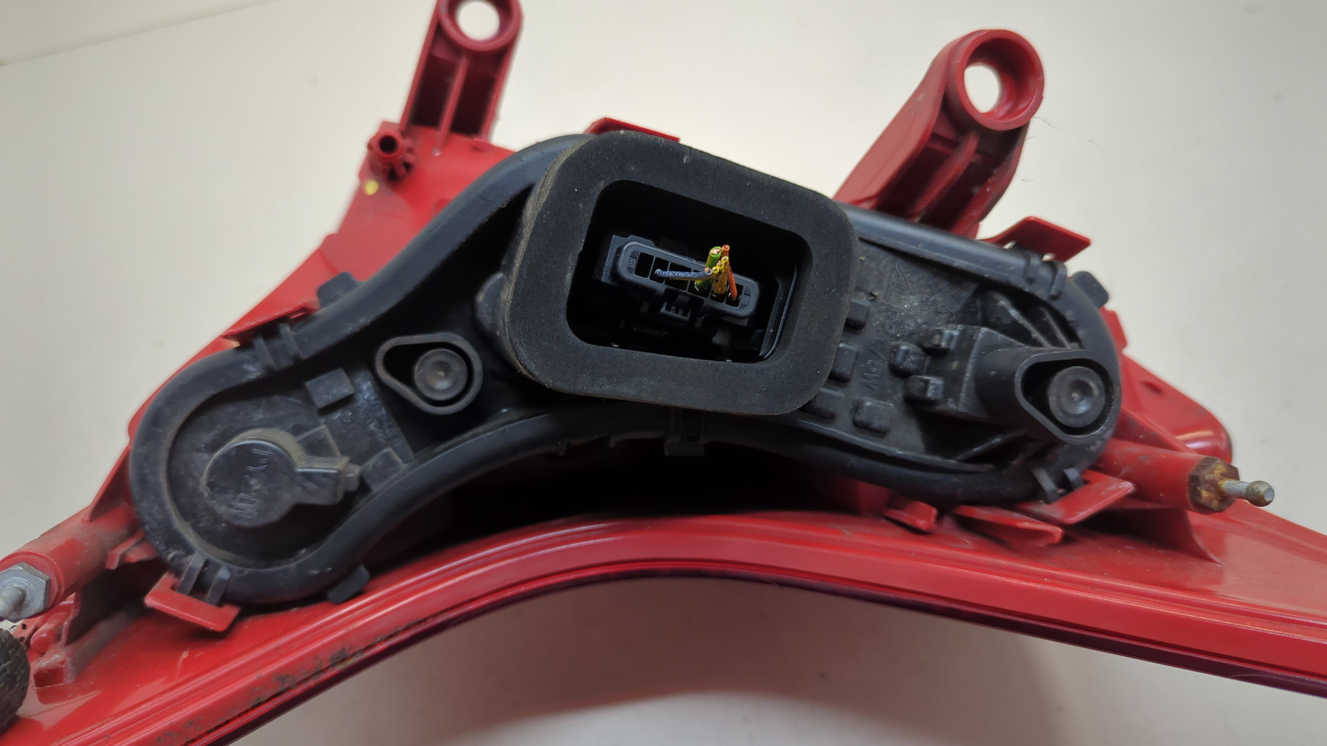 Фонарь задний левый