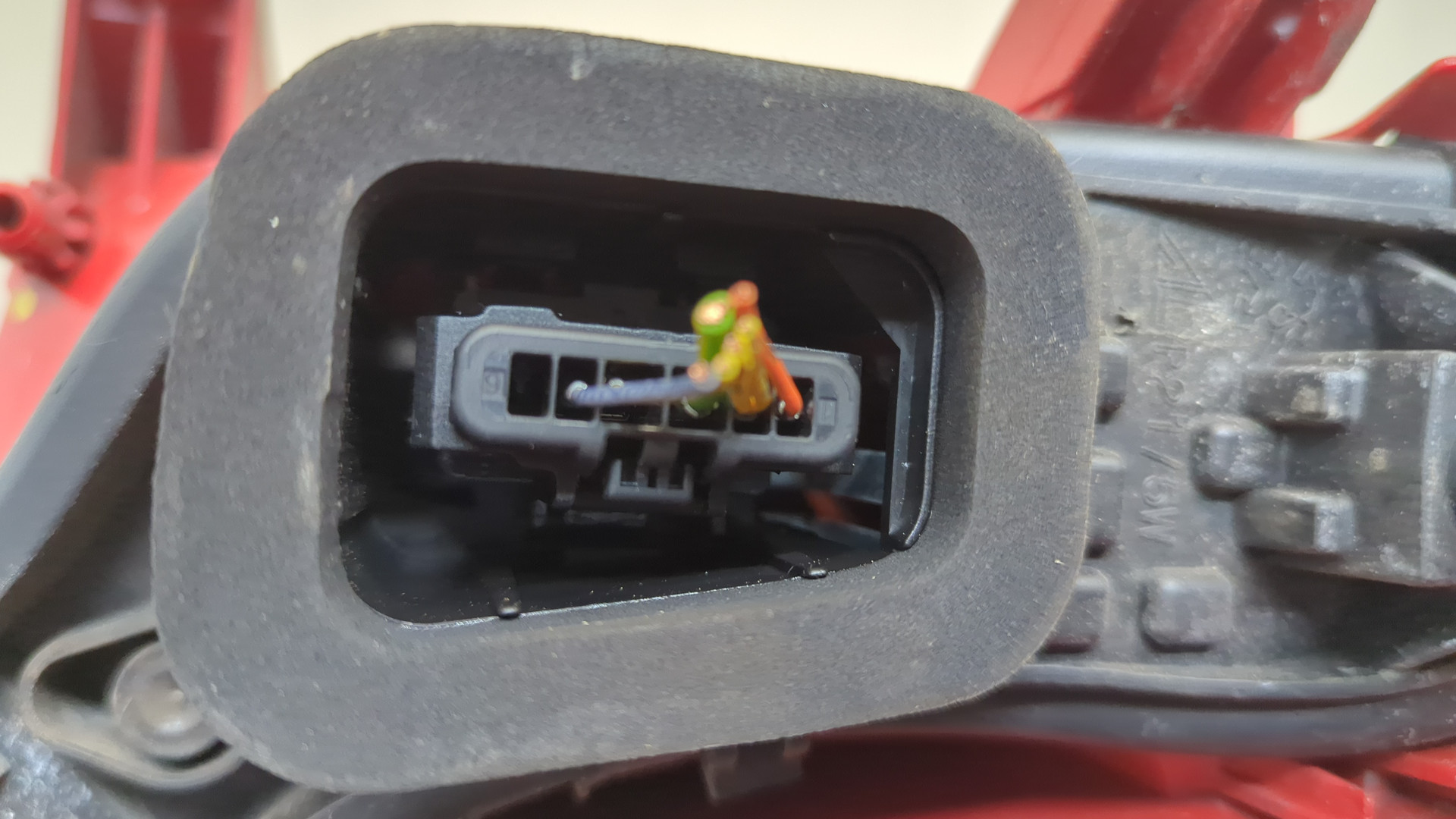 Фонарь задний левый