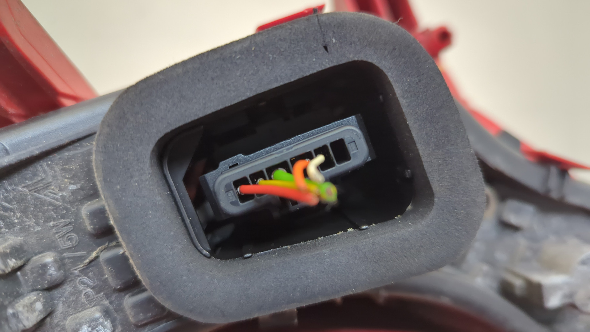 Фонарь задний правый