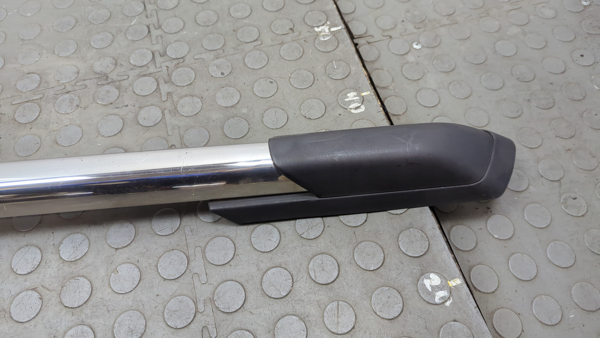 Рейлинг (релинг) правый (планка на крышу)