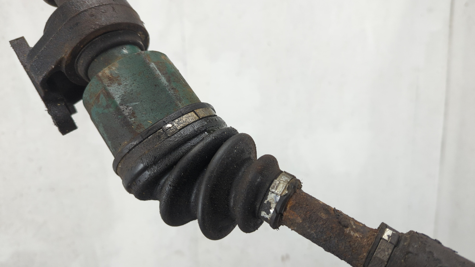 Кулак поворотный передний правый