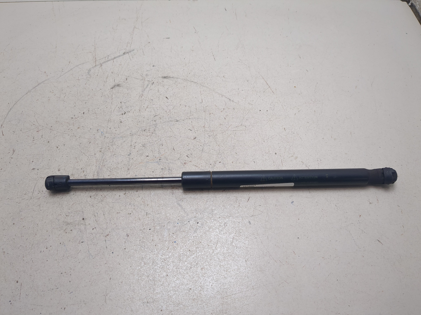 Амортизатор капота