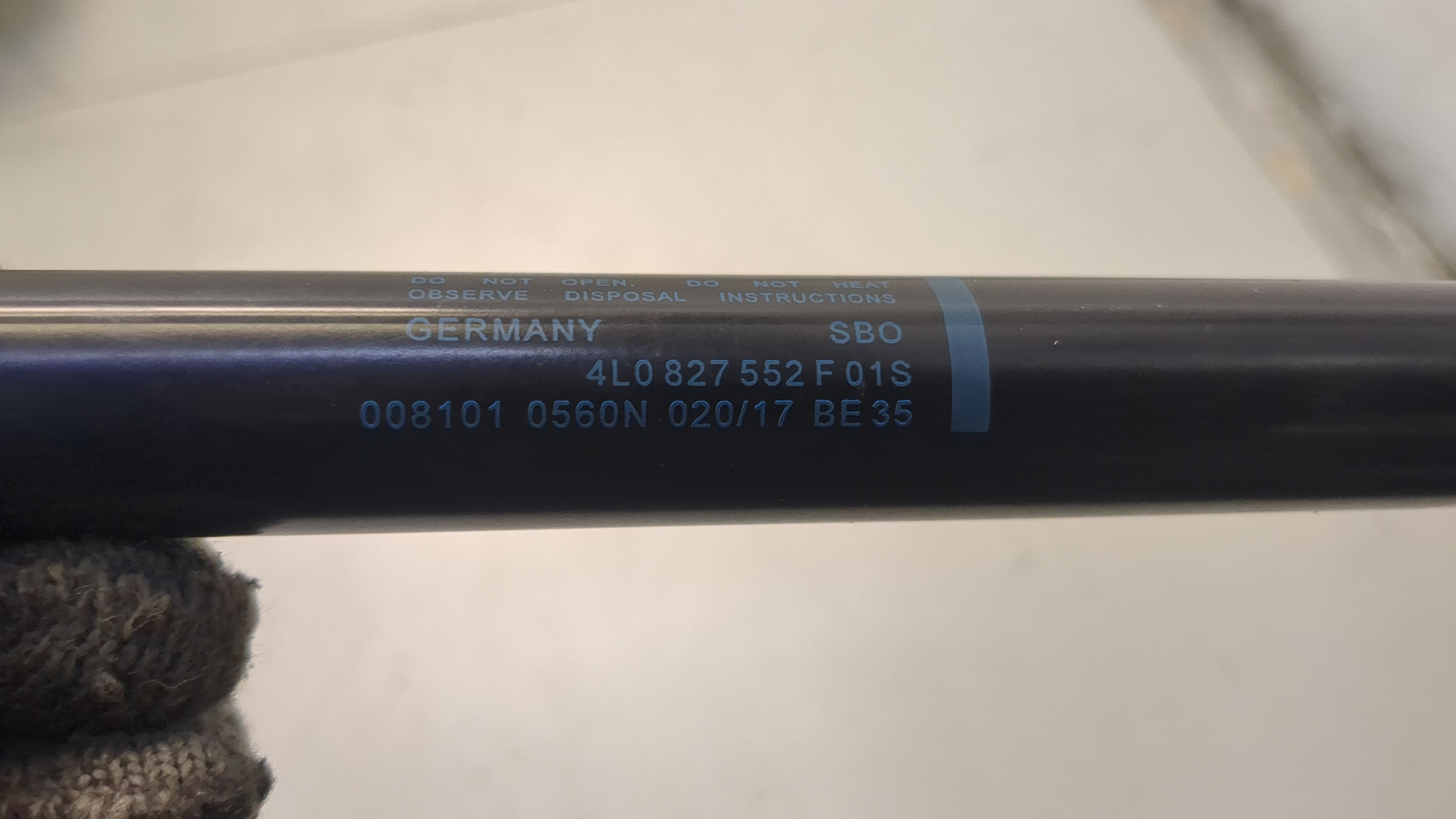 Амортизатор капота