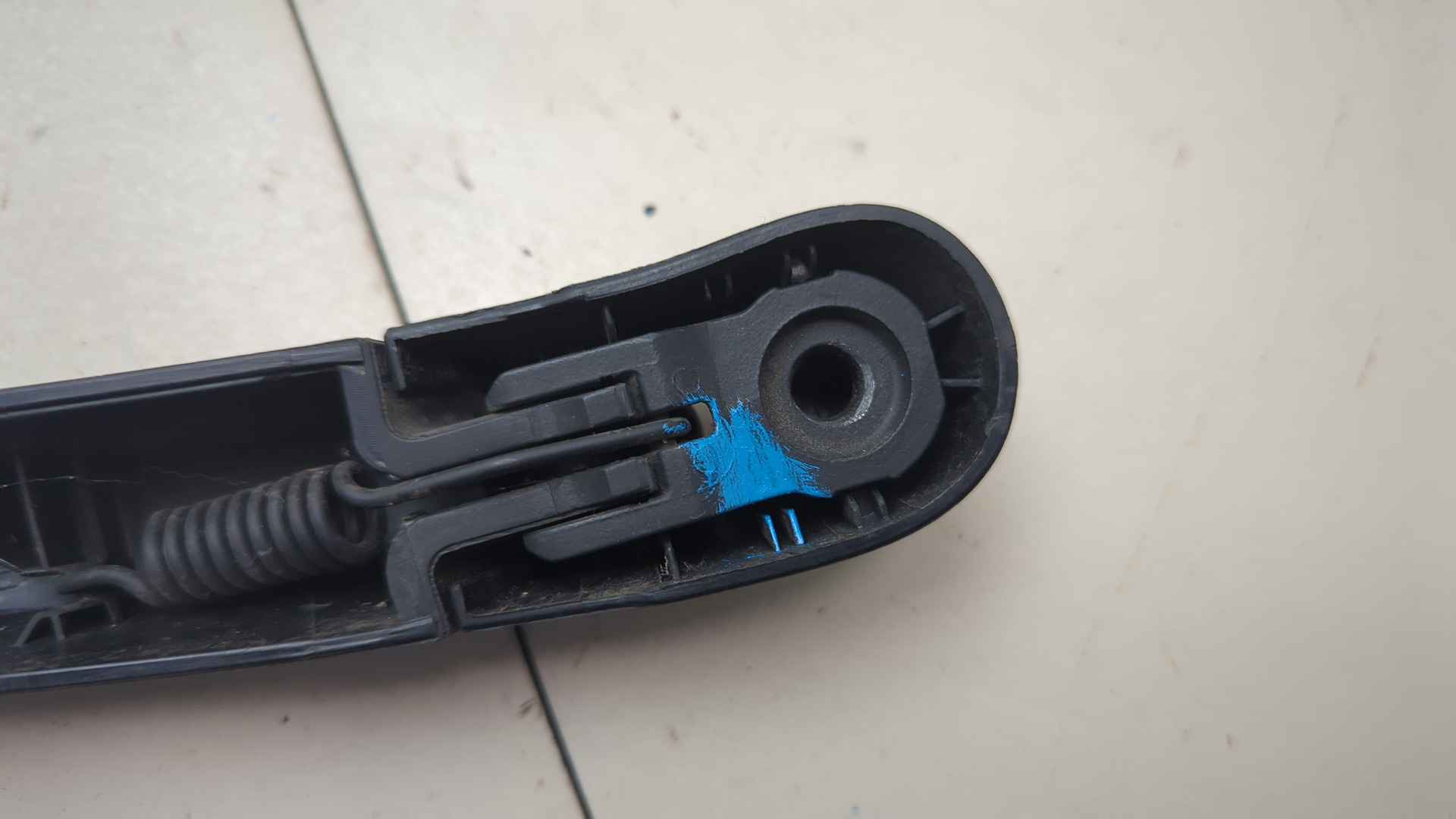 Поводок стеклоочистителя заднего