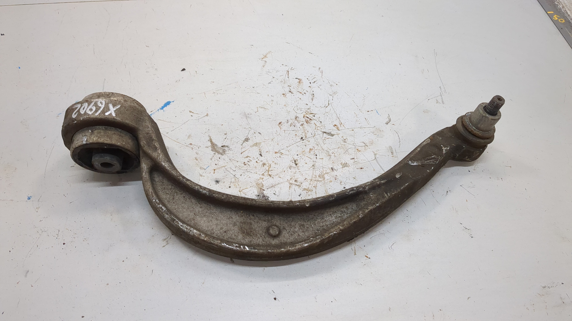 Рычаг передний правый