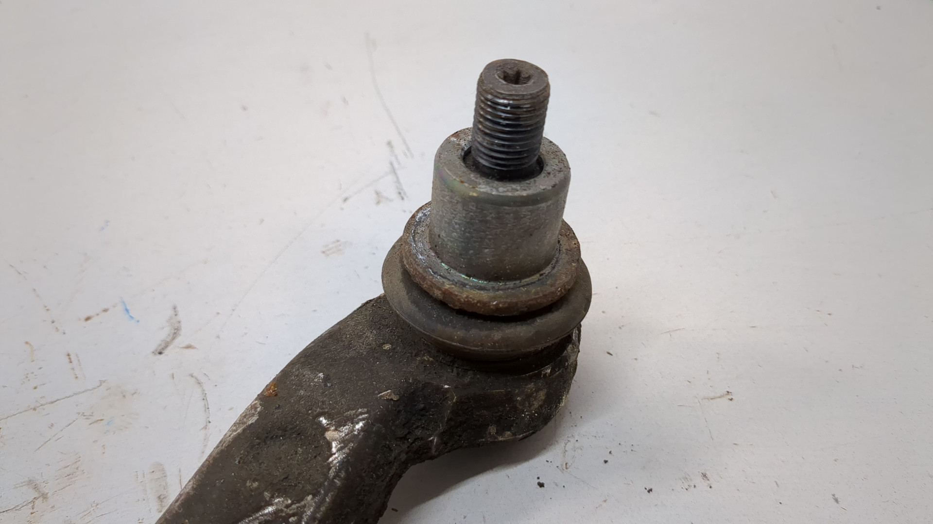 Рычаг передний правый