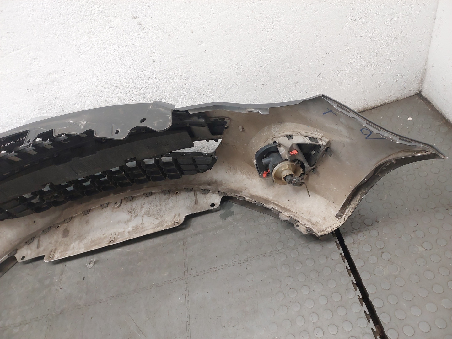 Бампер передний