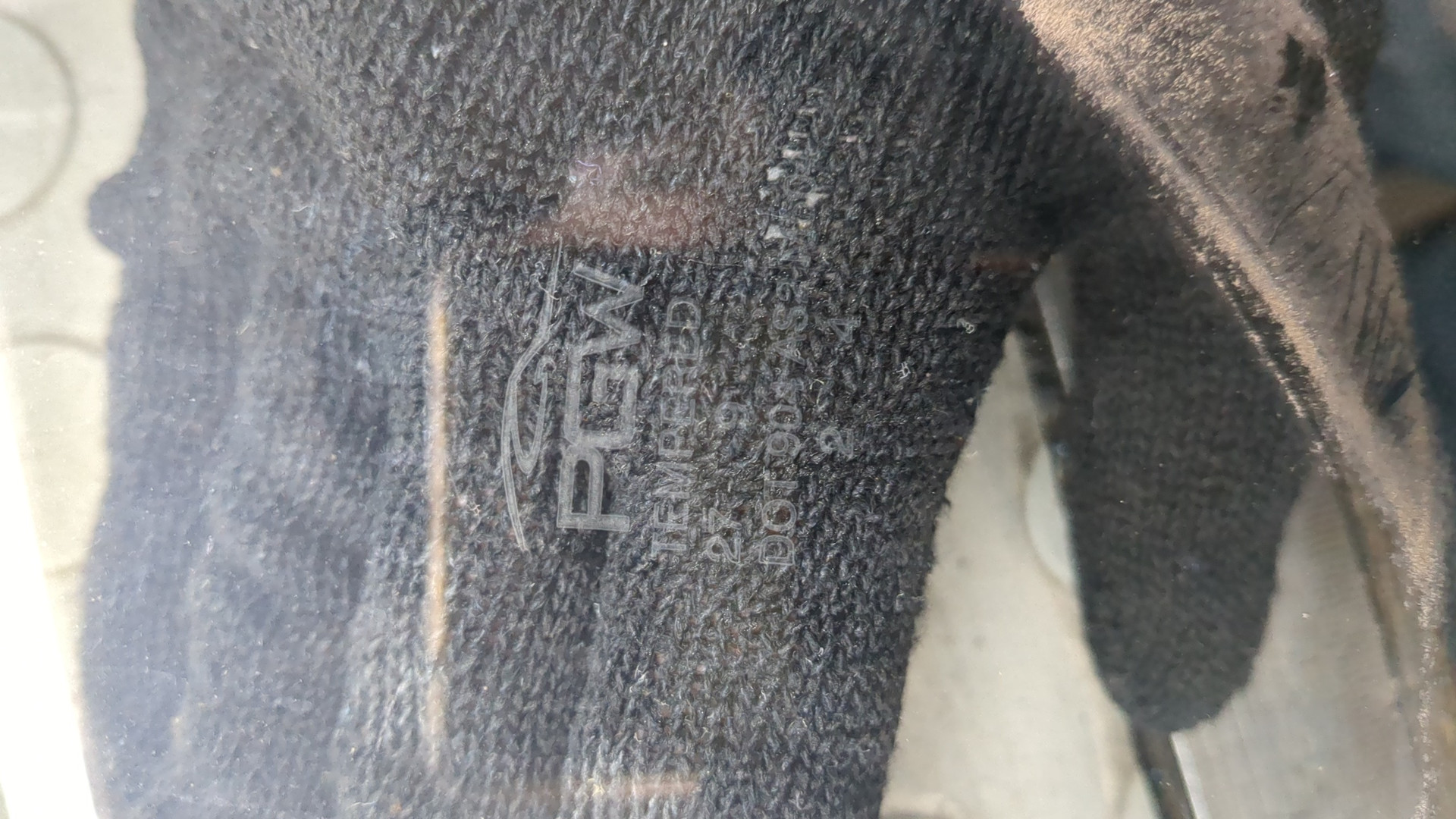 Стекло двери передней левой