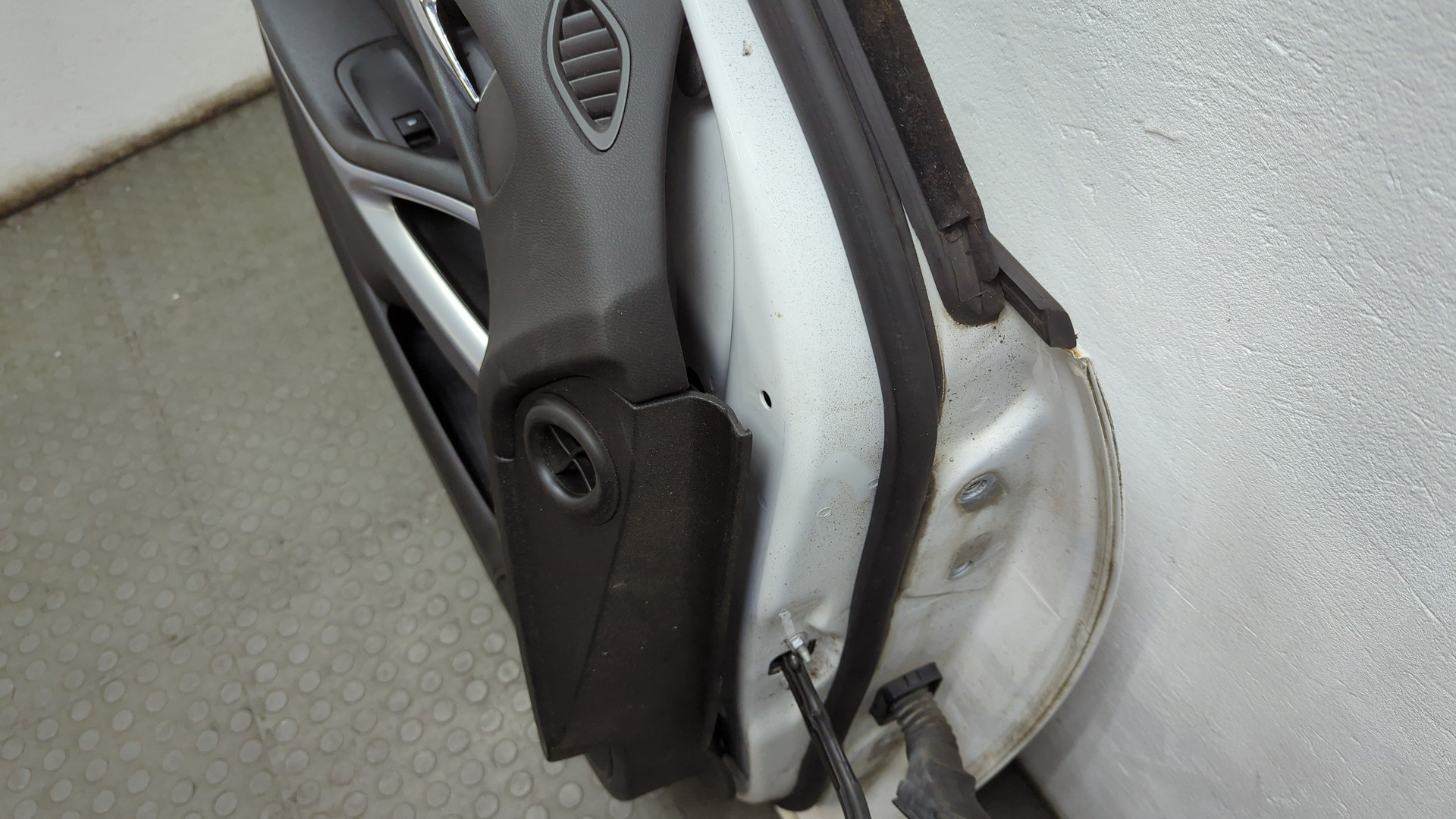 Дверь передняя левая