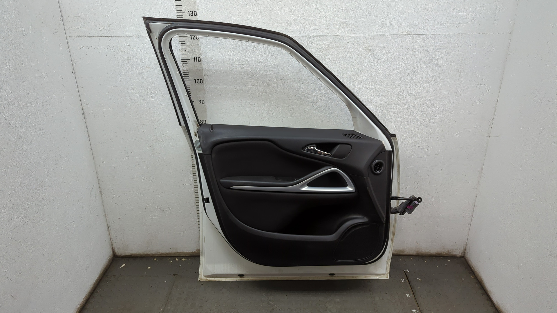 Дверь передняя левая