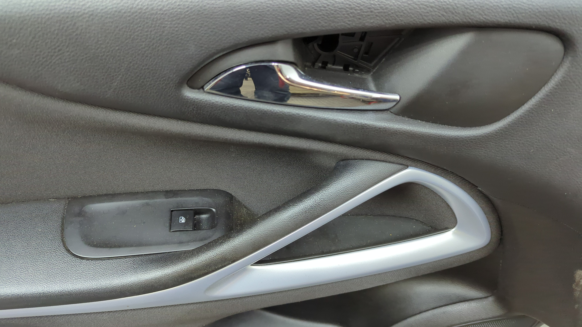 Дверь передняя левая