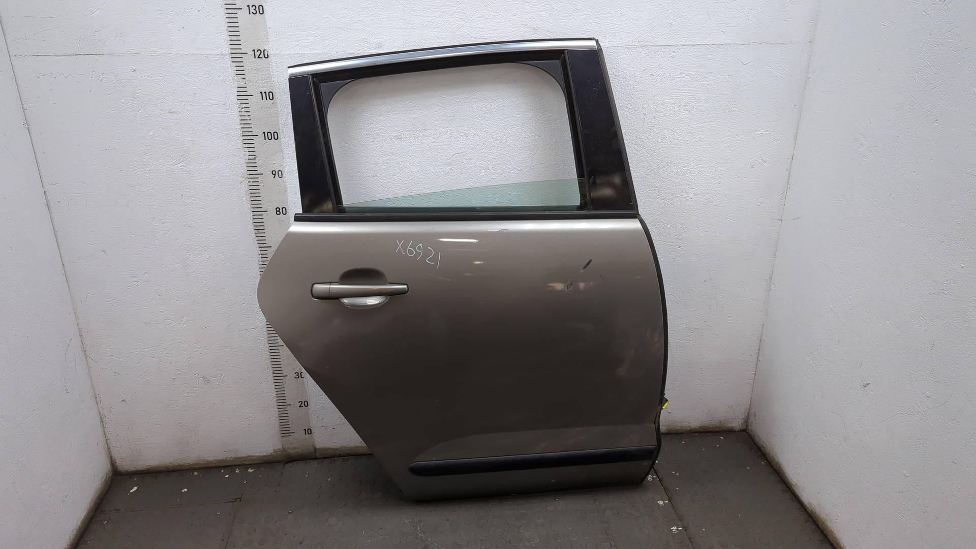 Дверь задняя правая