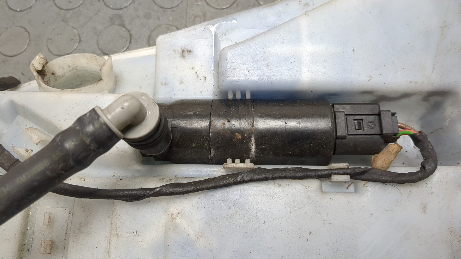 Бачок омывателя лобового стекла