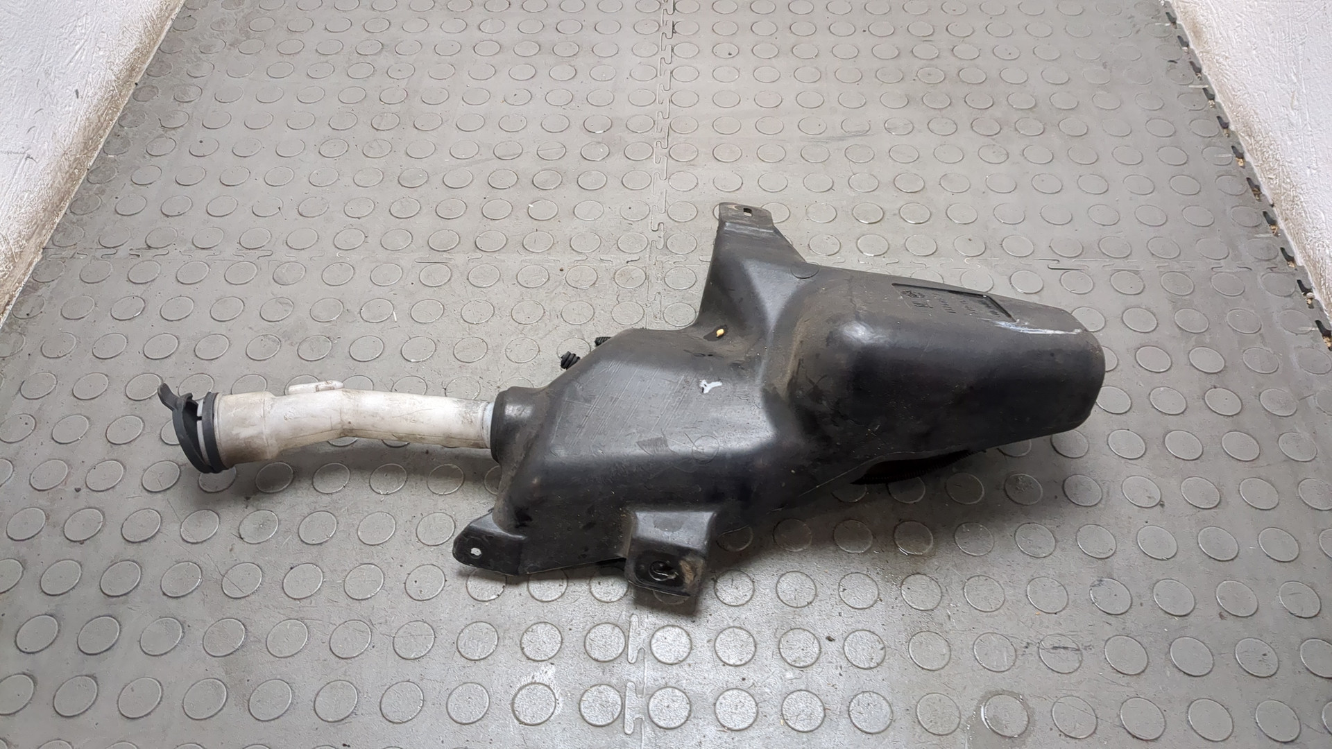 Бачок омывателя лобового стекла