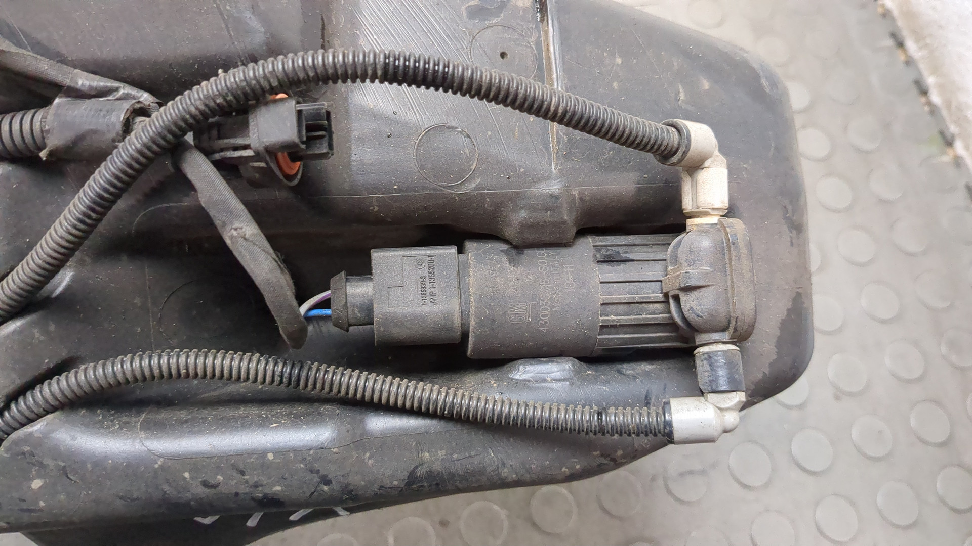 Бачок омывателя лобового стекла