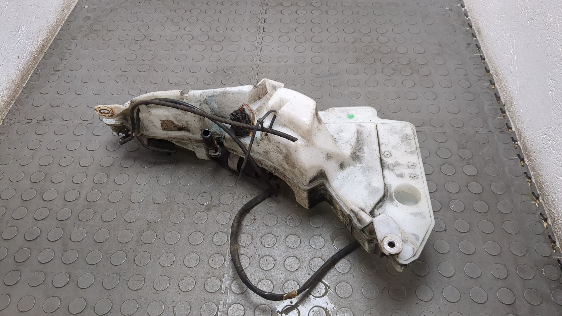 Бачок омывателя лобового стекла