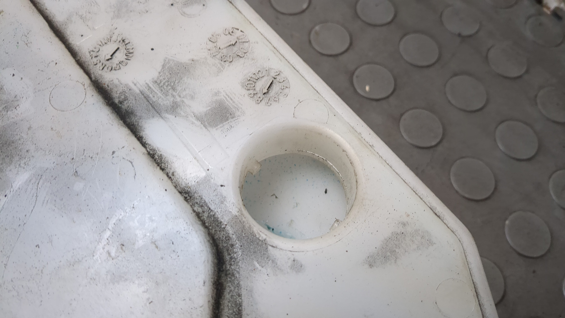 Бачок омывателя лобового стекла