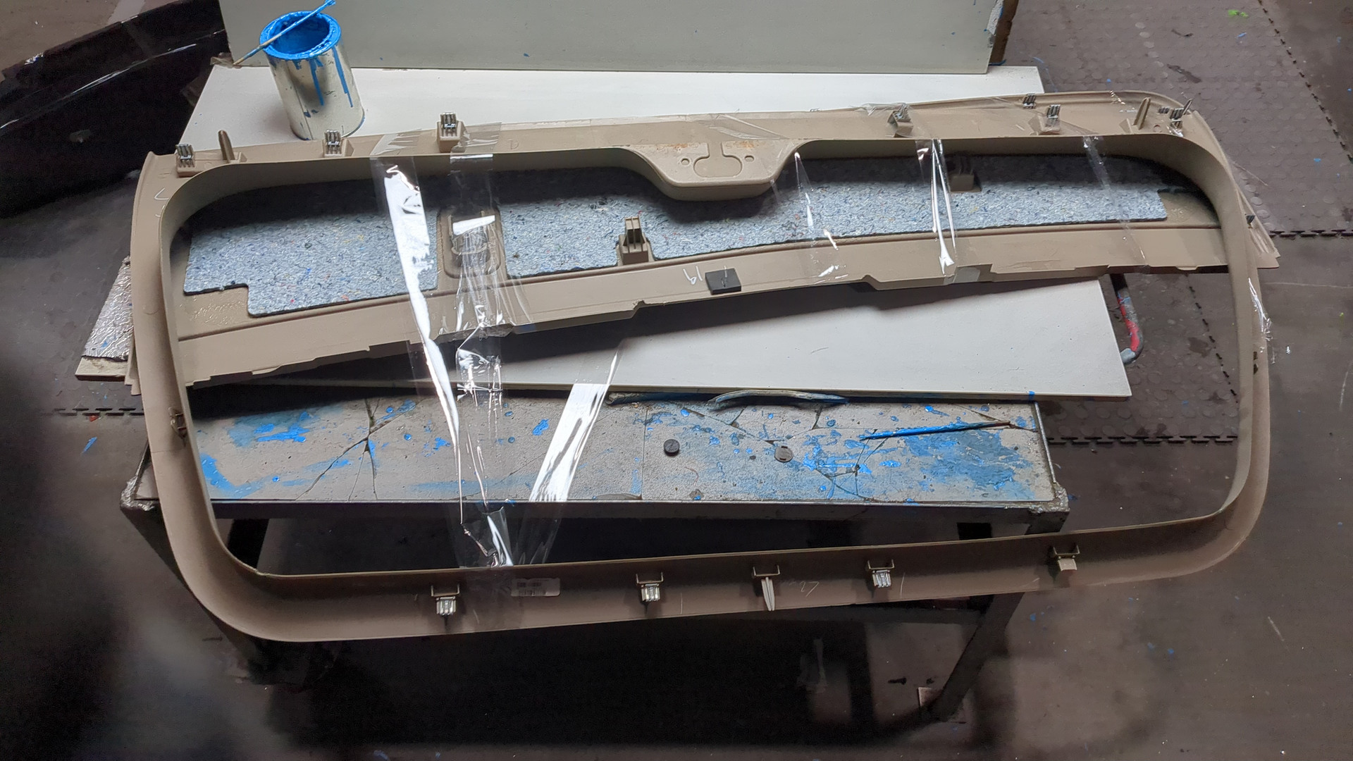 Обшивка двери багажника