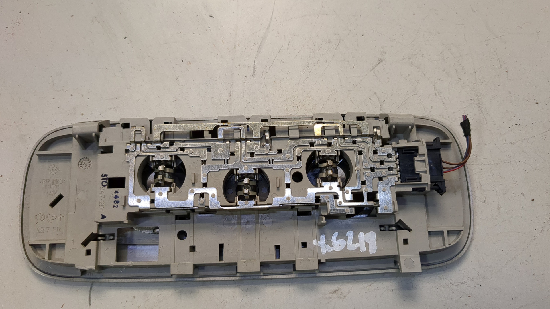 Плафон салонный