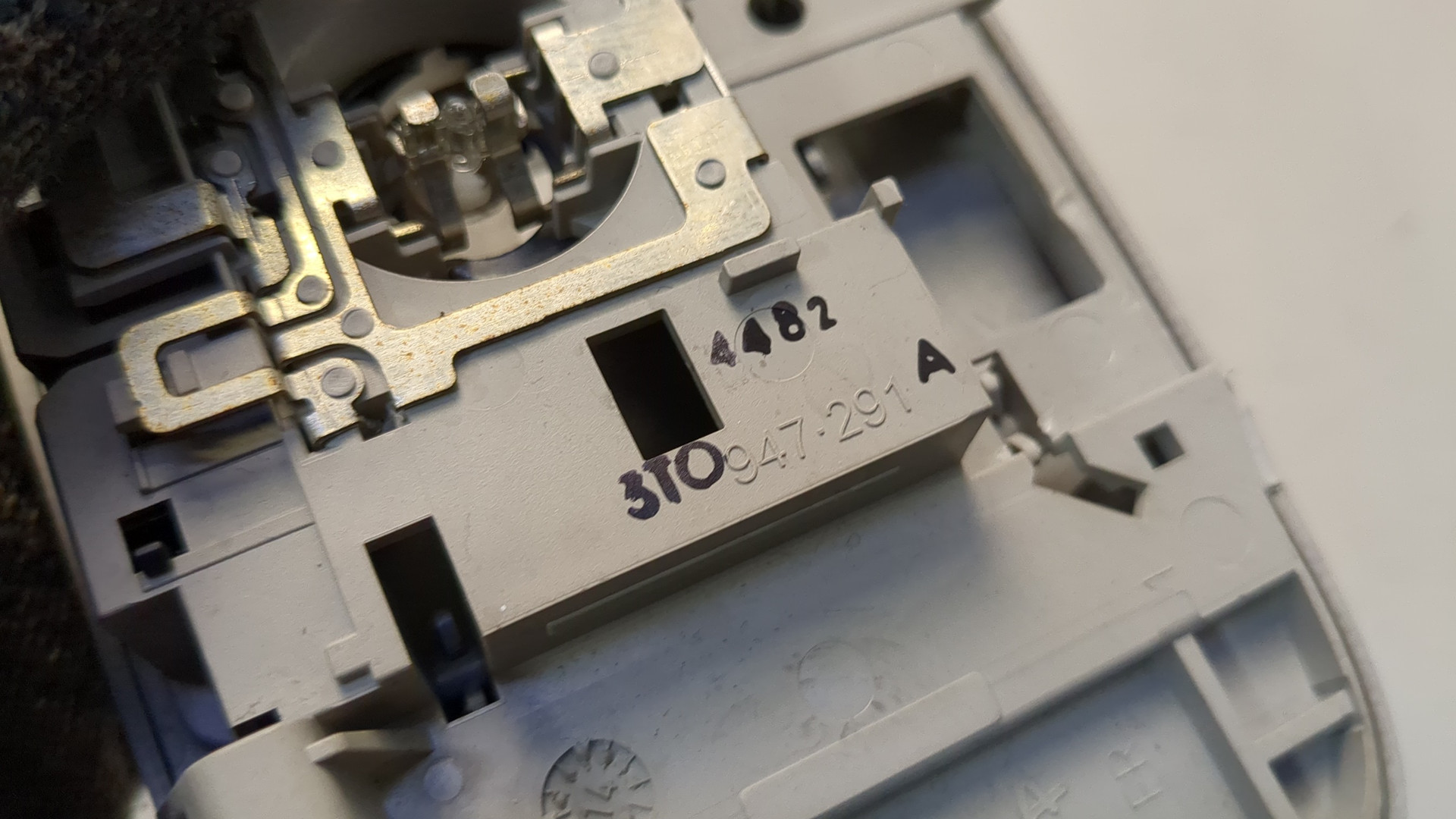 Плафон салонный