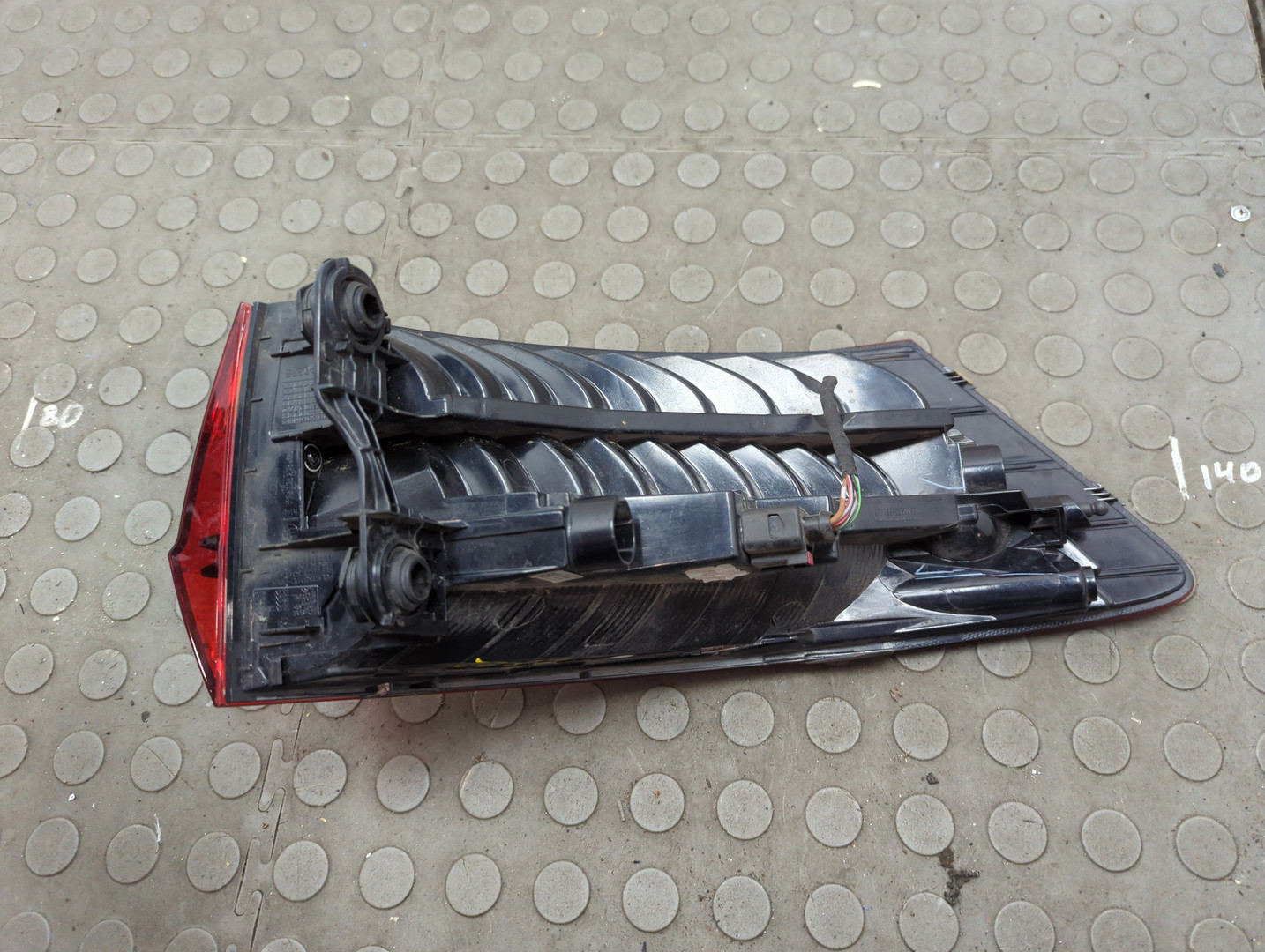 Фонарь задний правый