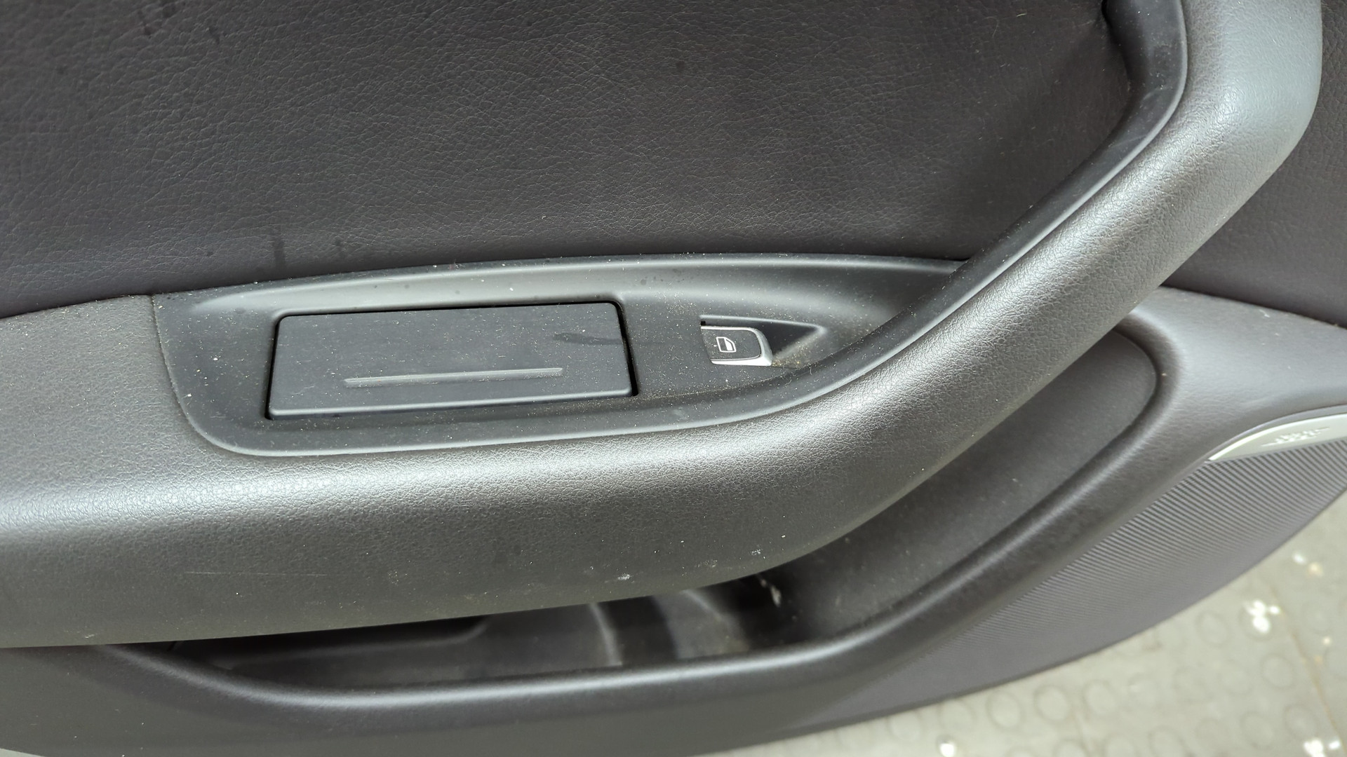 Дверь задняя левая