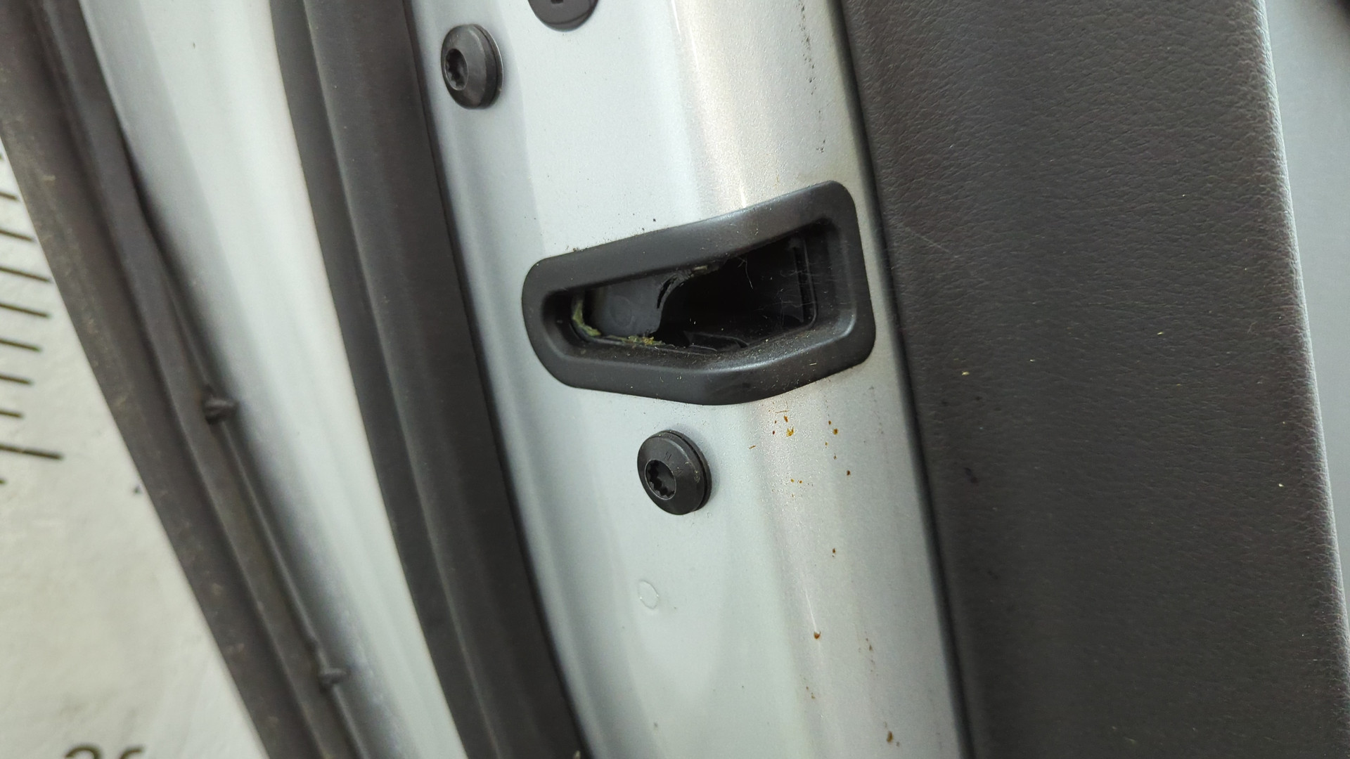 Дверь задняя левая