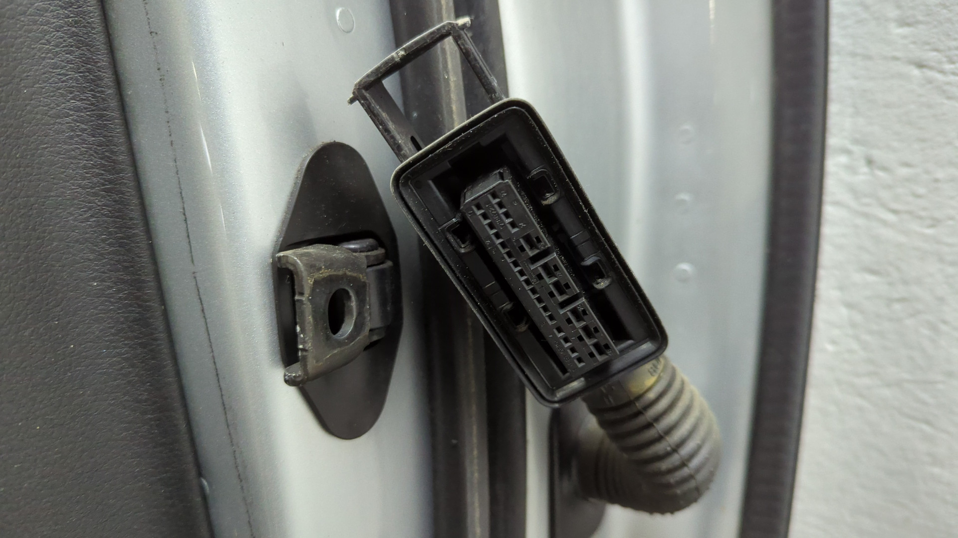 Дверь задняя левая