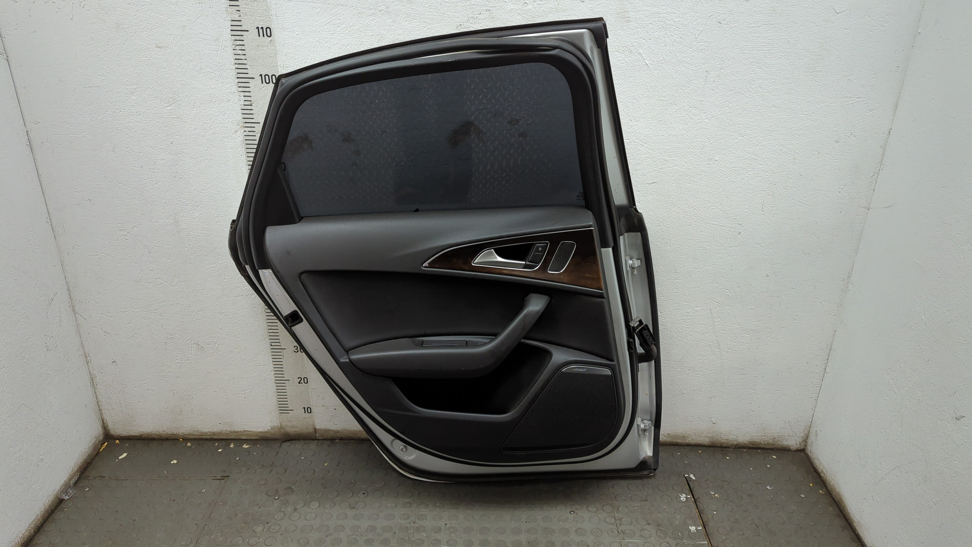 Дверь задняя левая