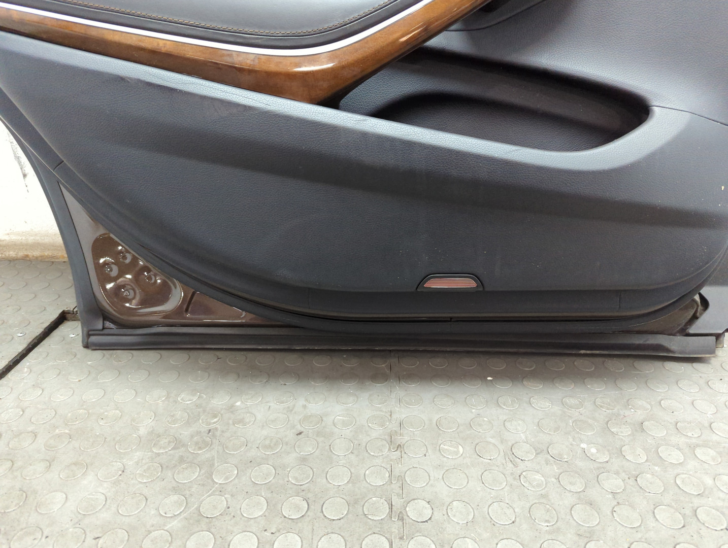 Дверь задняя левая