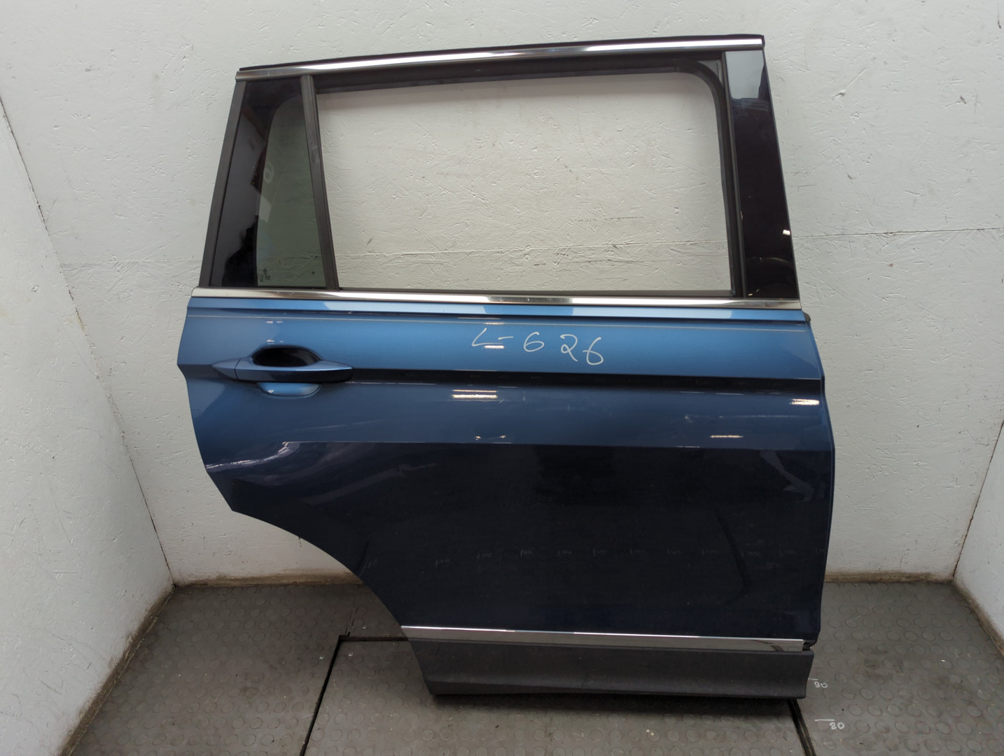 Дверь задняя правая