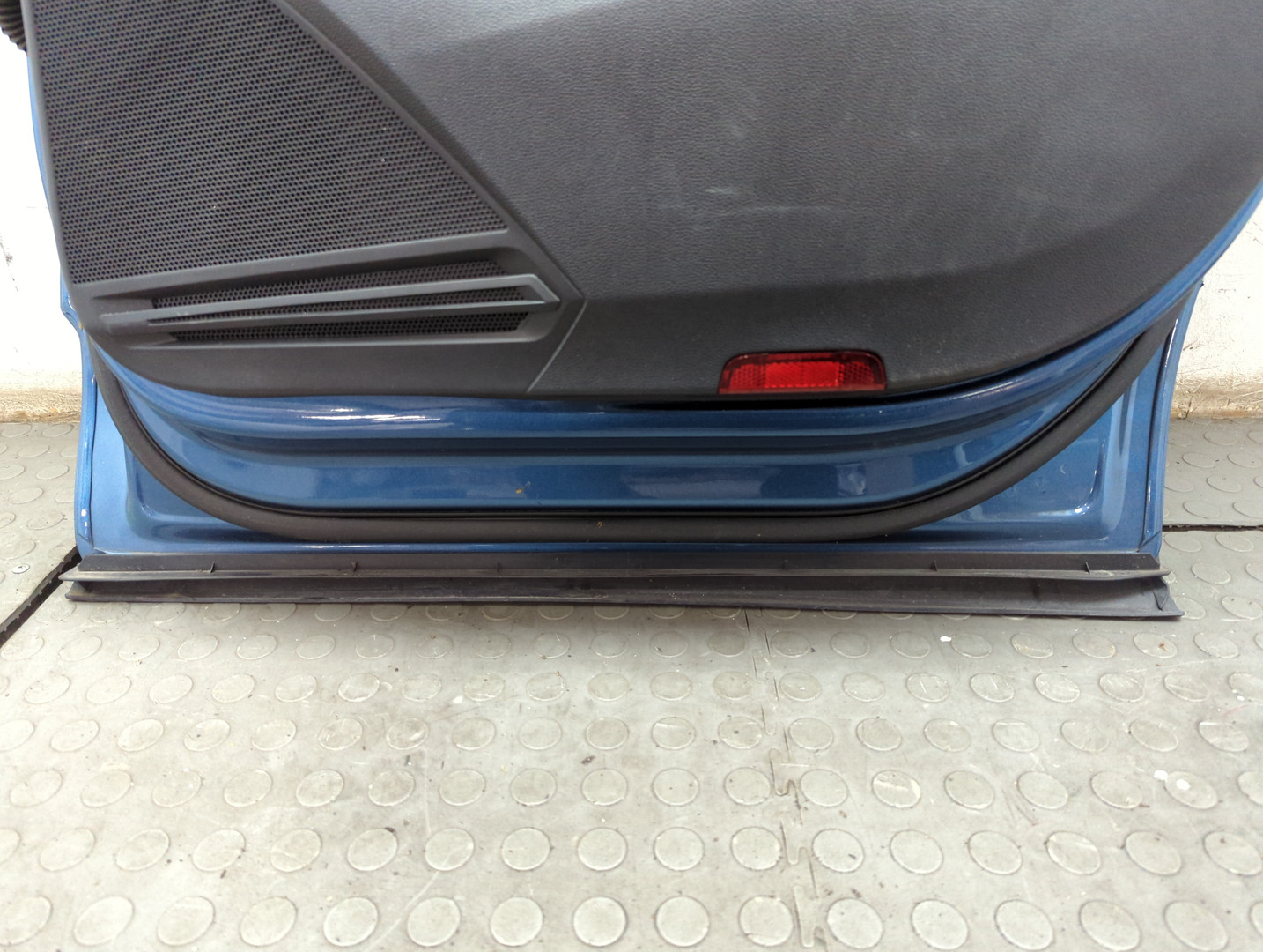 Дверь задняя правая