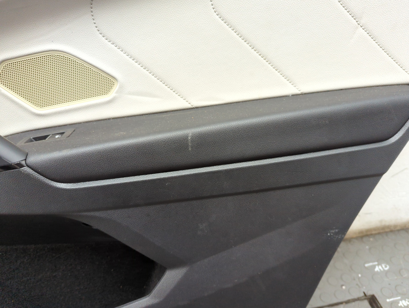 Дверь задняя правая