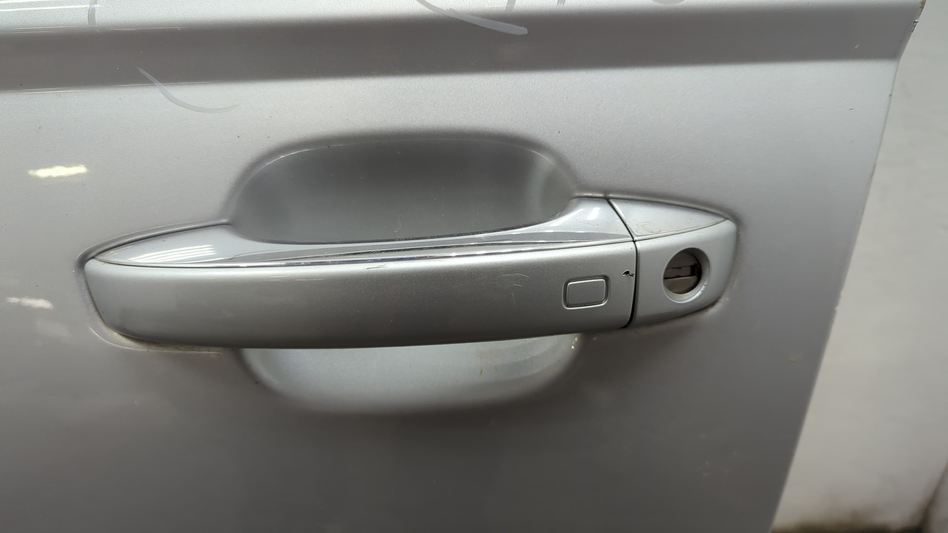 Дверь передняя левая