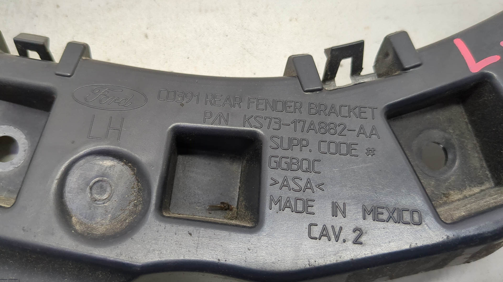 Кронштейн заднего бампера левый