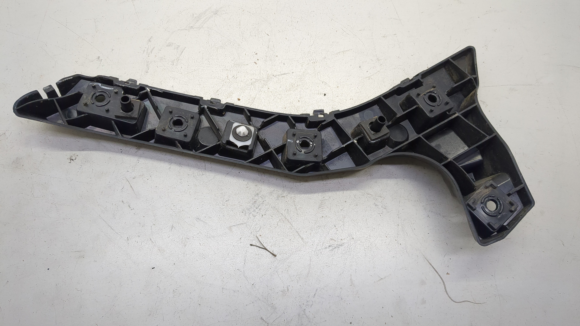 Кронштейн заднего бампера левый