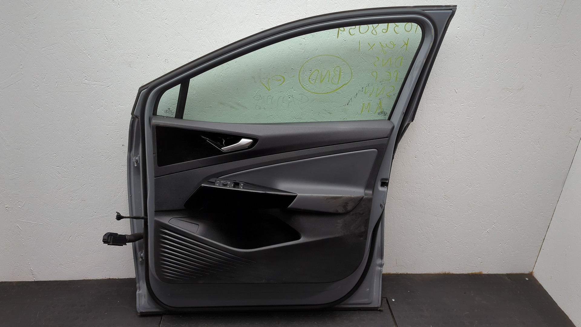 Дверь передняя правая