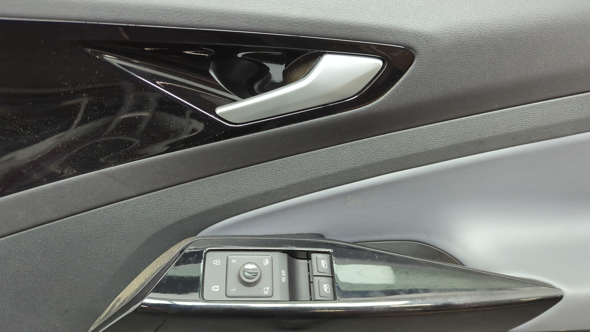 Дверь передняя правая