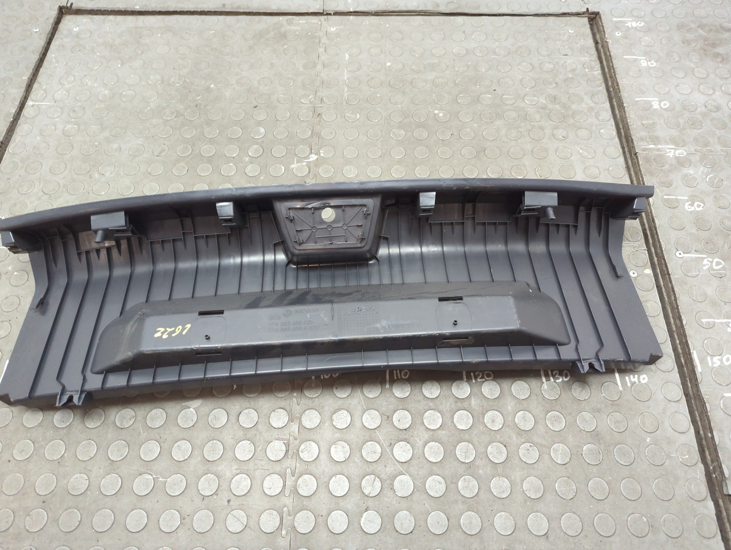 Обшивка багажника