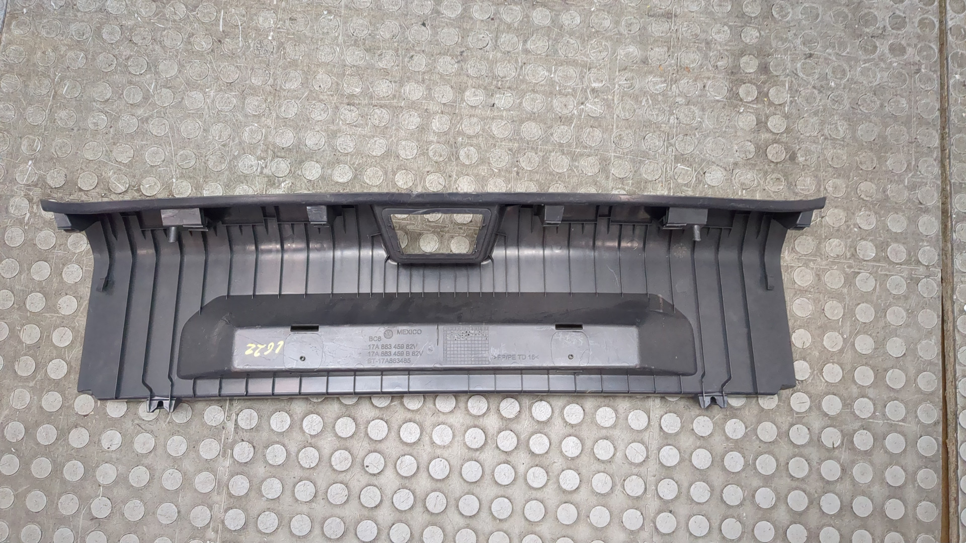 Обшивка багажника