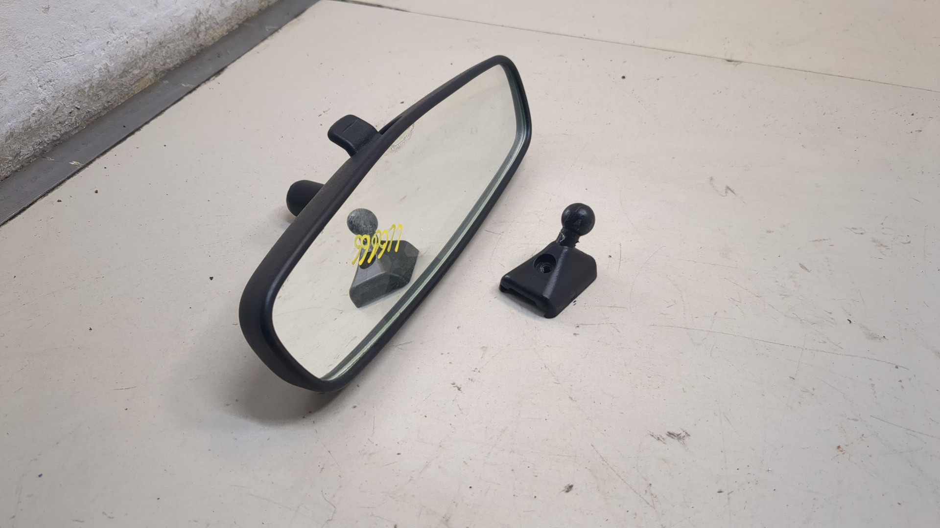 Зеркало заднего вида