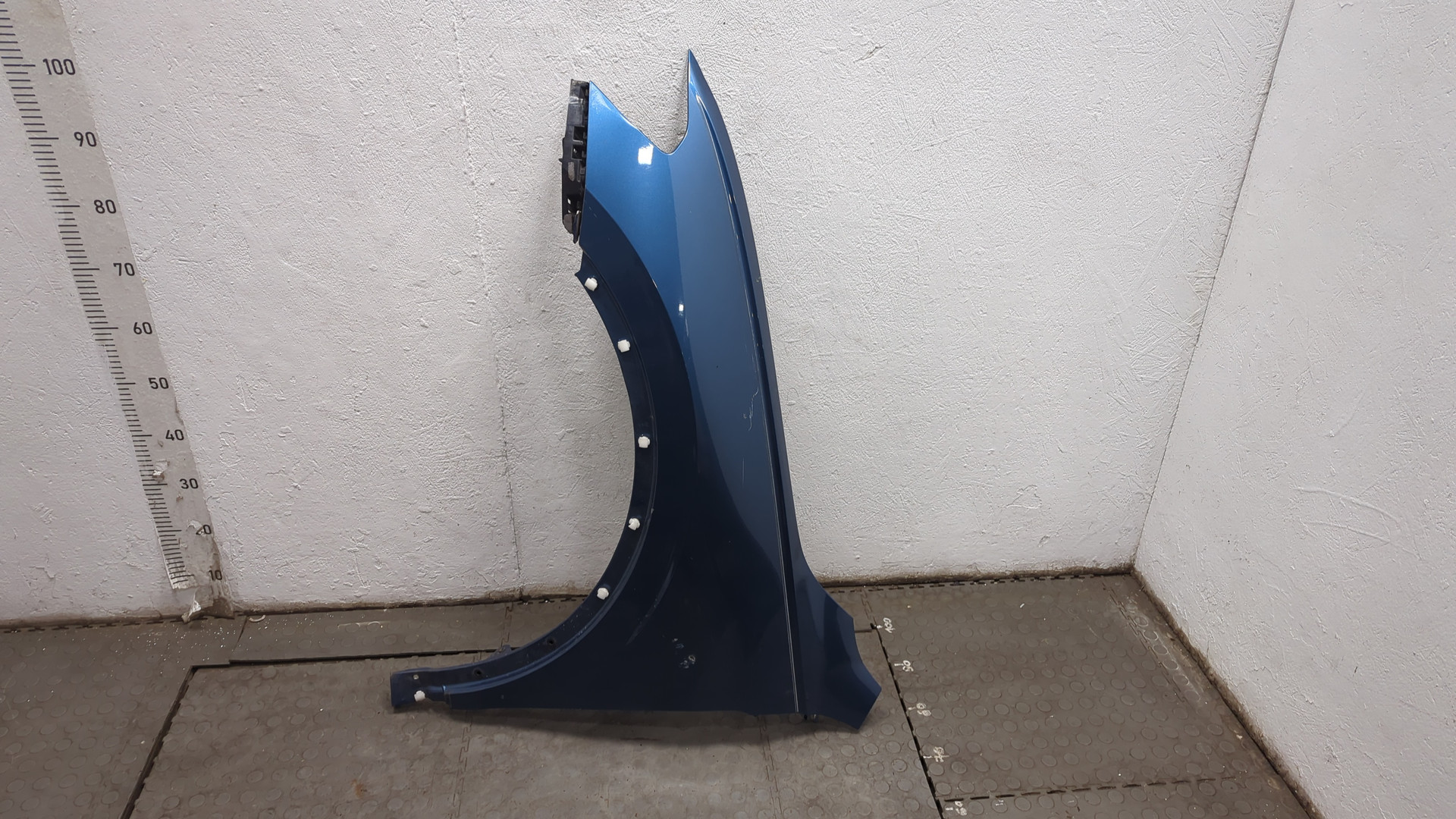 Крыло переднее левое