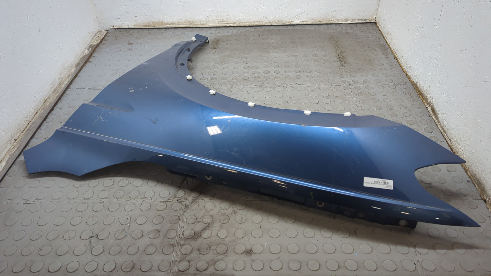 Крыло переднее левое