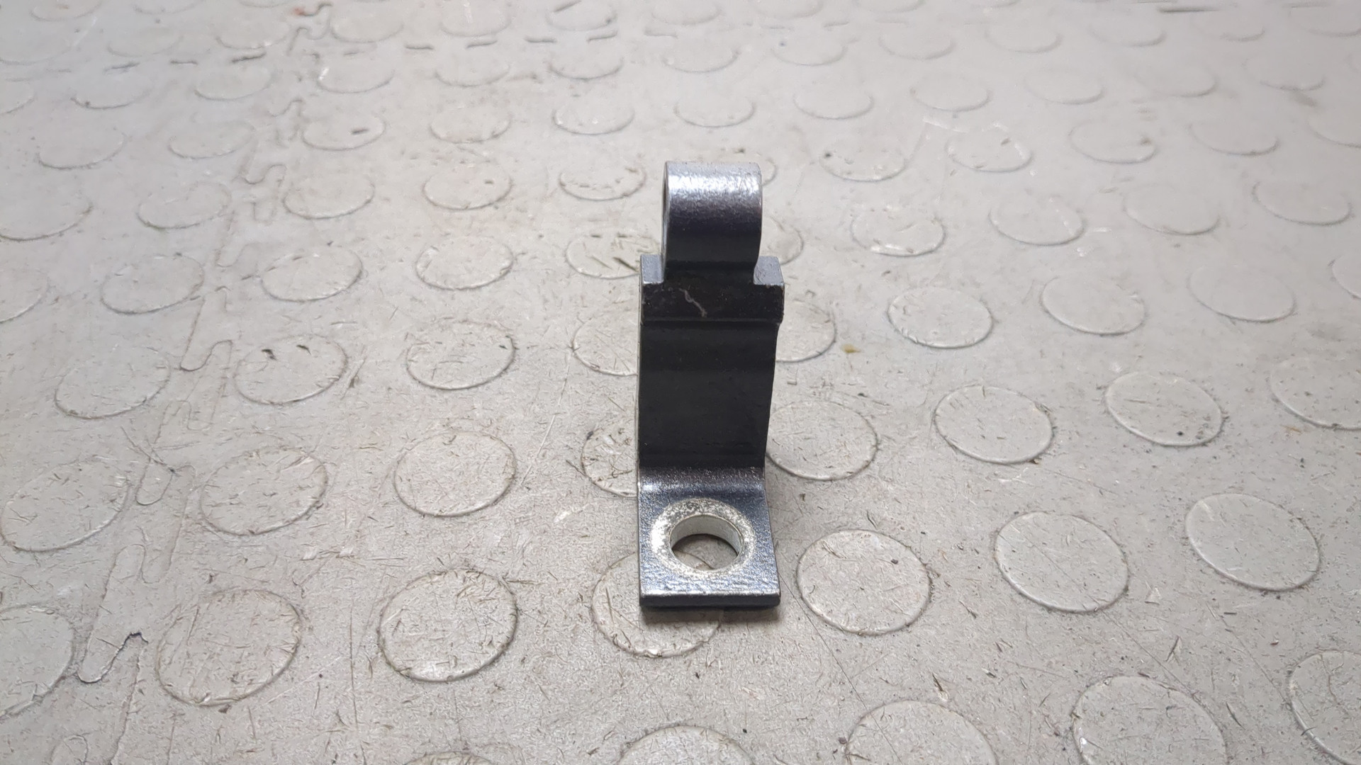 Петля двери