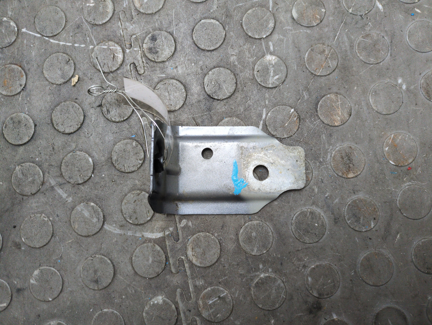 Кронштейн крепления крыла