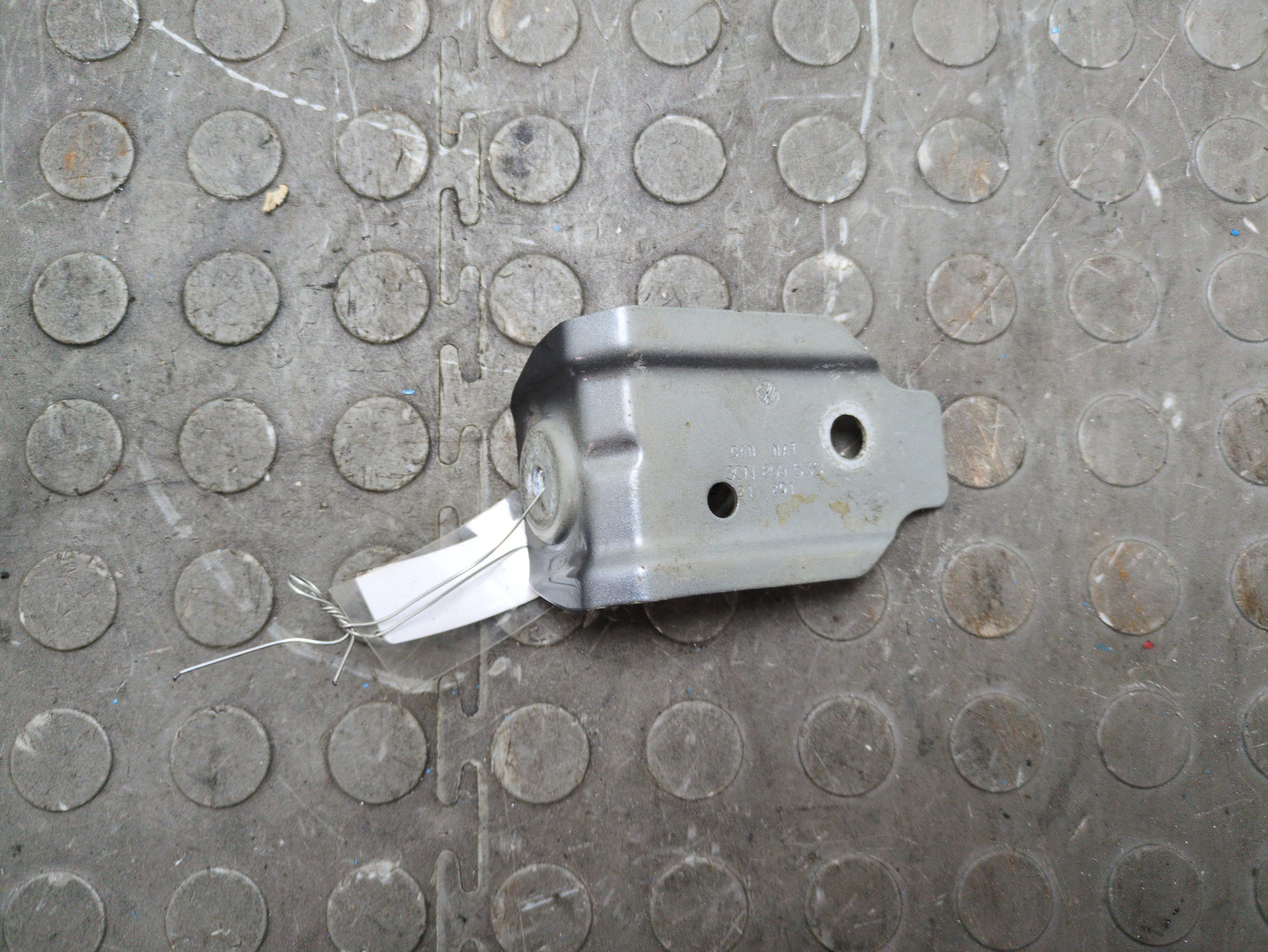 Кронштейн крепления крыла