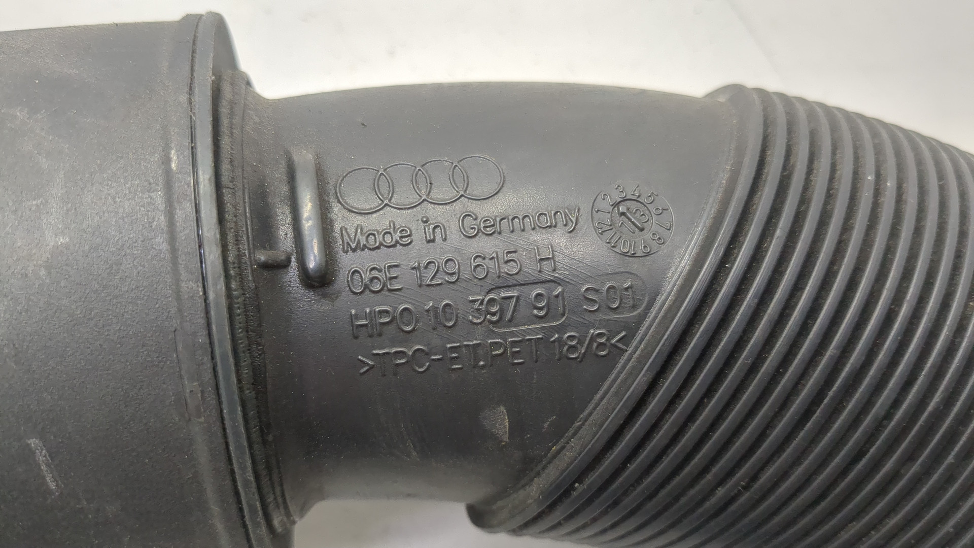 Патрубок воздушного фильтра