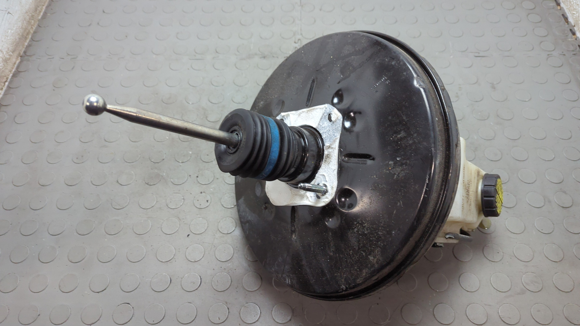 Цилиндр тормозной главный