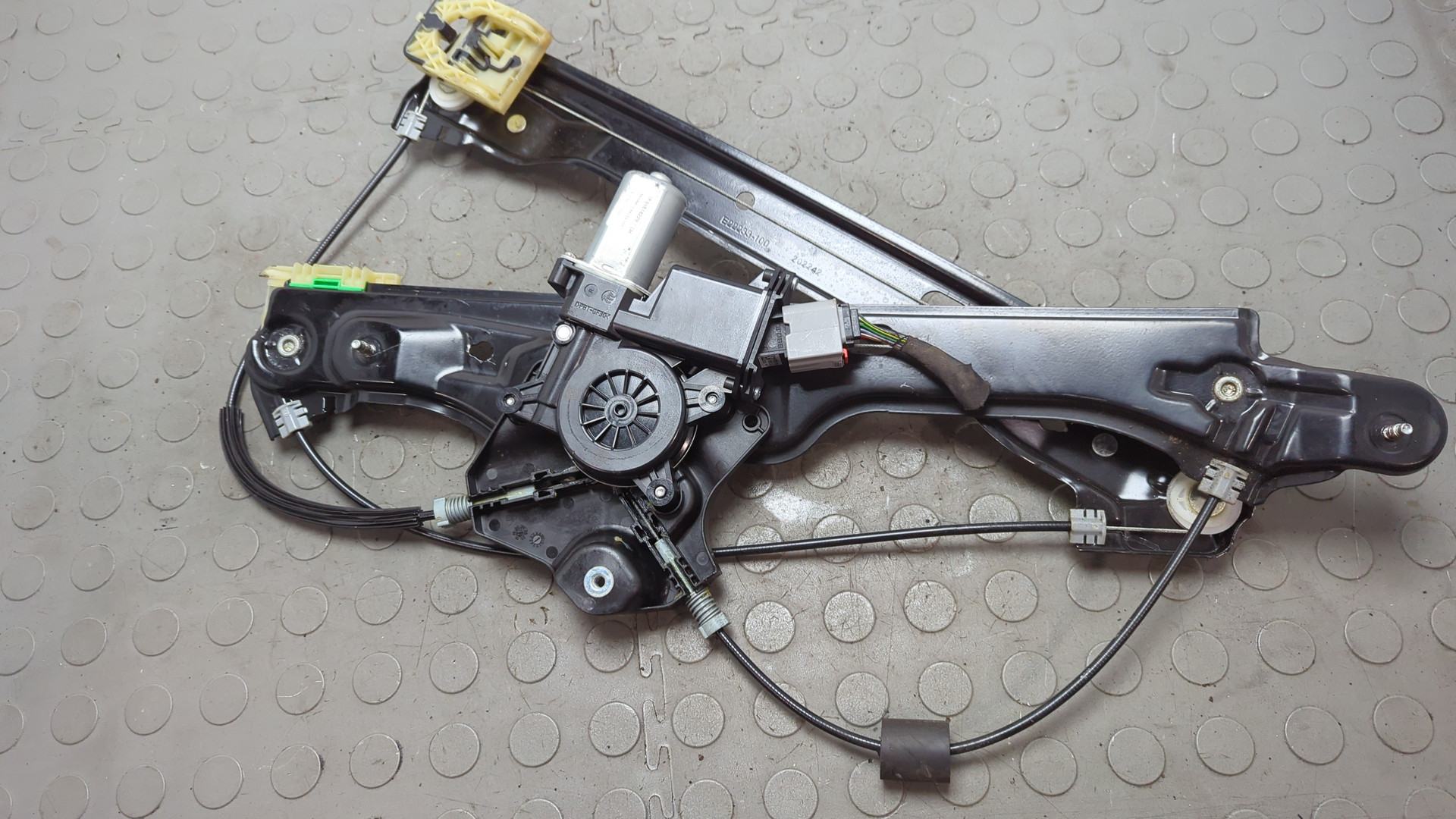 Стеклоподъемник электр. передний левый