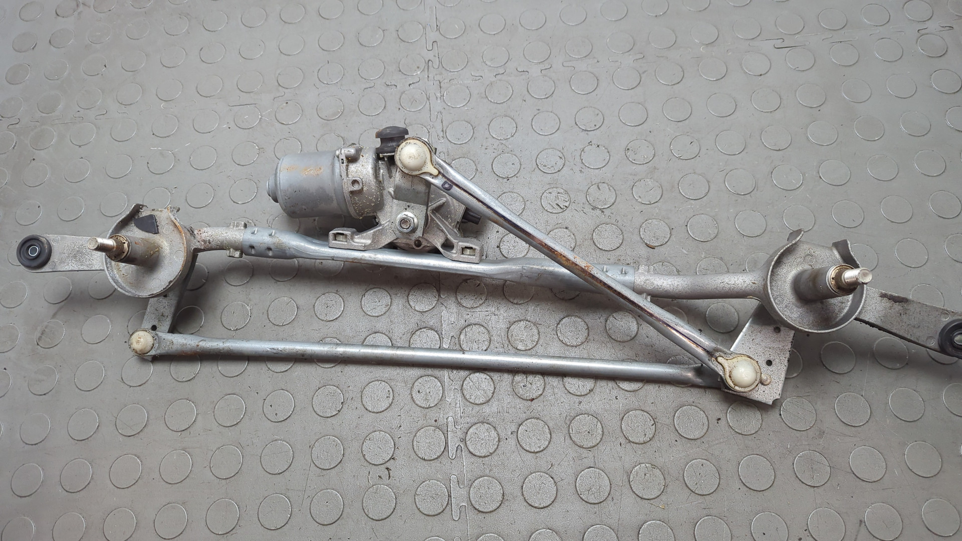 Трапеция стеклоочистителей